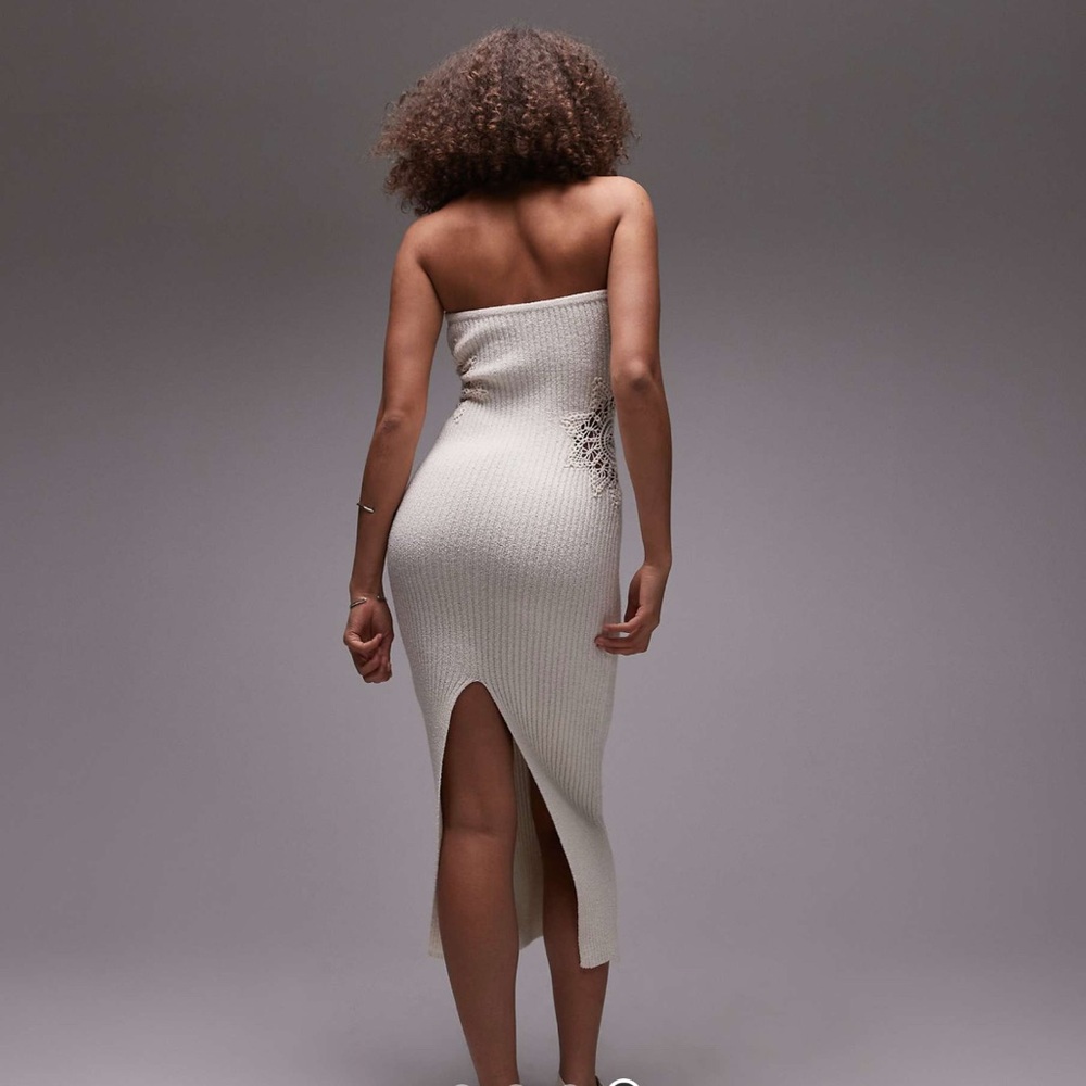 Elegant White Strapless Dress - Picture 4 of 4